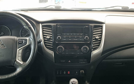 Mitsubishi Pajero Sport III рестайлинг, 2017 год, 2 350 000 рублей, 19 фотография