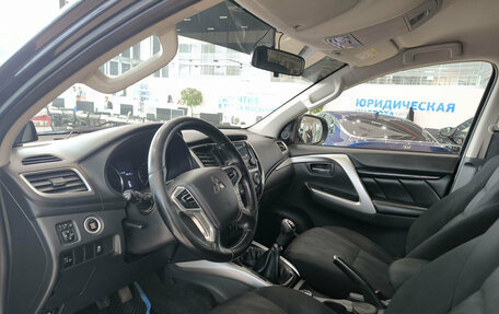 Mitsubishi Pajero Sport III рестайлинг, 2017 год, 2 350 000 рублей, 20 фотография