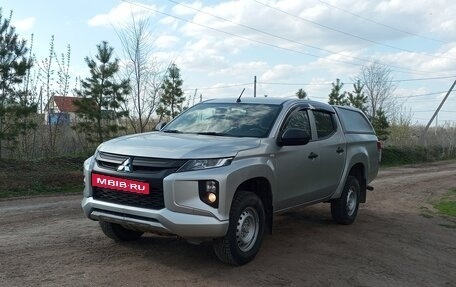 Mitsubishi L200 IV рестайлинг, 2021 год, 2 200 000 рублей, 2 фотография