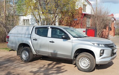 Mitsubishi L200 IV рестайлинг, 2021 год, 2 200 000 рублей, 4 фотография