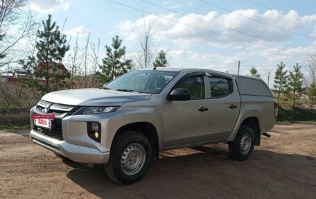 Mitsubishi L200 IV рестайлинг, 2021 год, 2 200 000 рублей, 10 фотография