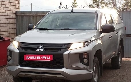 Mitsubishi L200 IV рестайлинг, 2021 год, 2 200 000 рублей, 11 фотография