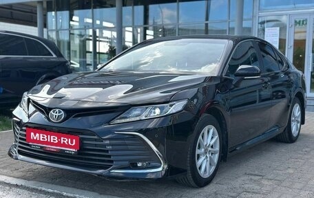 Toyota Camry, 2021 год, 2 600 000 рублей, 2 фотография