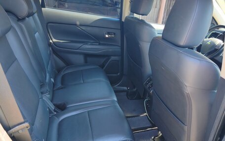 Mitsubishi Outlander III рестайлинг 3, 2019 год, 2 450 000 рублей, 6 фотография