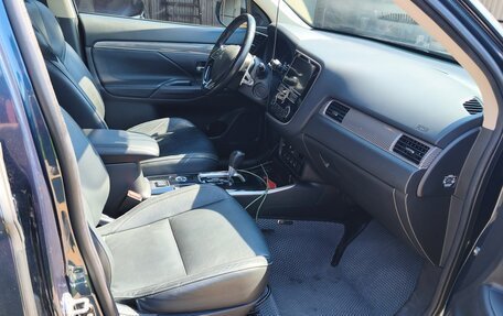 Mitsubishi Outlander III рестайлинг 3, 2019 год, 2 450 000 рублей, 8 фотография