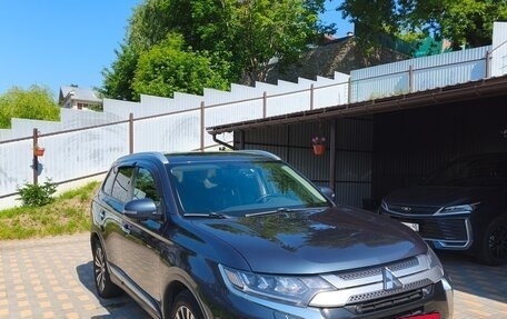 Mitsubishi Outlander III рестайлинг 3, 2019 год, 2 450 000 рублей, 14 фотография