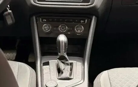 Volkswagen Tiguan II, 2018 год, 3 100 000 рублей, 11 фотография