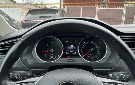 Volkswagen Tiguan II, 2018 год, 3 100 000 рублей, 5 фотография