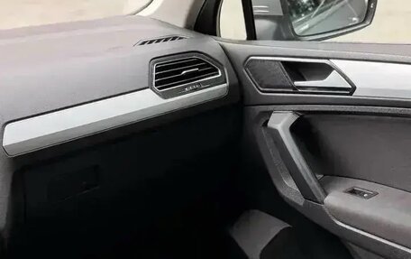Volkswagen Tiguan II, 2018 год, 3 100 000 рублей, 14 фотография