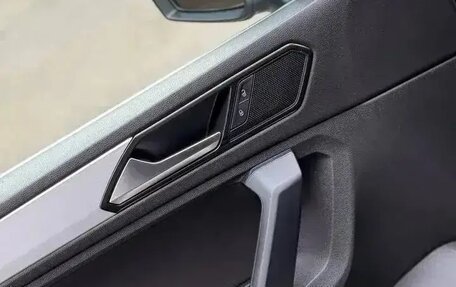 Volkswagen Tiguan II, 2018 год, 3 100 000 рублей, 17 фотография