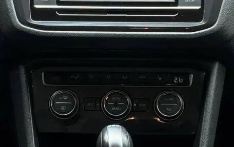 Volkswagen Tiguan II, 2018 год, 3 100 000 рублей, 20 фотография