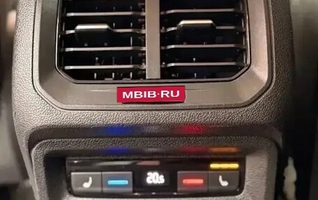 Volkswagen Tiguan II, 2018 год, 3 100 000 рублей, 13 фотография