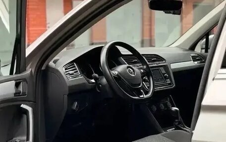 Volkswagen Tiguan II, 2018 год, 3 100 000 рублей, 27 фотография