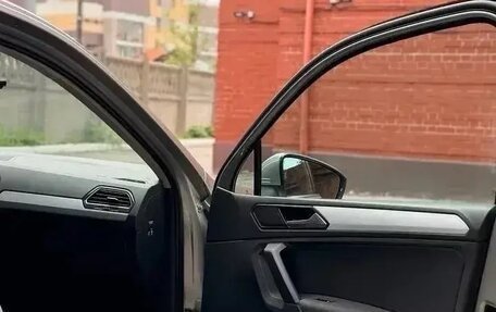 Volkswagen Tiguan II, 2018 год, 3 100 000 рублей, 29 фотография