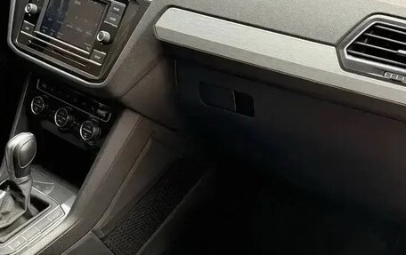 Volkswagen Tiguan II, 2018 год, 3 100 000 рублей, 31 фотография