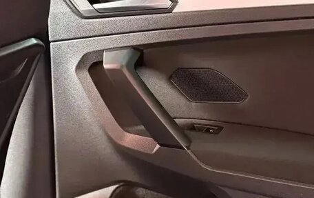 Volkswagen Tiguan II, 2018 год, 3 100 000 рублей, 30 фотография