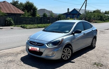 Hyundai Solaris II рестайлинг, 2012 год, 615 000 рублей, 1 фотография