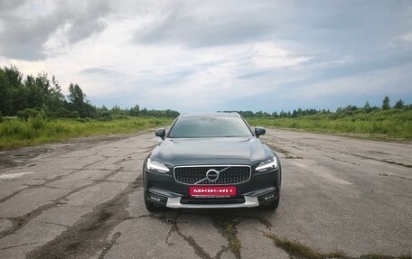 Volvo V90 Cross Country I рестайлинг, 2018 год, 3 200 000 рублей, 1 фотография