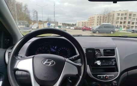 Hyundai Solaris II рестайлинг, 2012 год, 500 000 рублей, 11 фотография