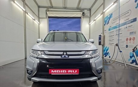 Mitsubishi Outlander III рестайлинг 3, 2015 год, 1 850 000 рублей, 2 фотография