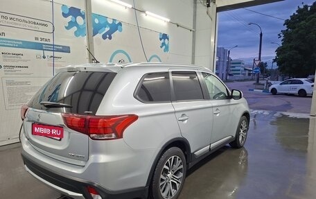 Mitsubishi Outlander III рестайлинг 3, 2015 год, 1 850 000 рублей, 6 фотография