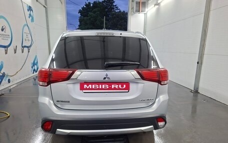Mitsubishi Outlander III рестайлинг 3, 2015 год, 1 850 000 рублей, 8 фотография