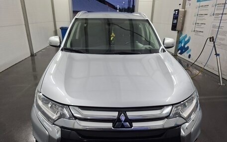 Mitsubishi Outlander III рестайлинг 3, 2015 год, 1 850 000 рублей, 3 фотография