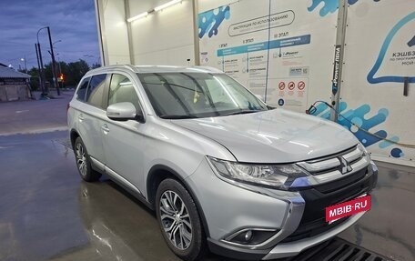Mitsubishi Outlander III рестайлинг 3, 2015 год, 1 850 000 рублей, 4 фотография