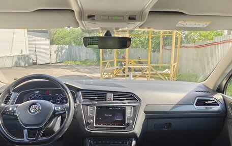 Volkswagen Tiguan II, 2017 год, 2 400 000 рублей, 3 фотография
