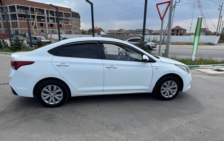 Hyundai Solaris II рестайлинг, 2019 год, 720 000 рублей, 3 фотография