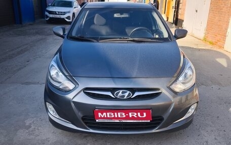 Hyundai Solaris II рестайлинг, 2011 год, 820 000 рублей, 1 фотография