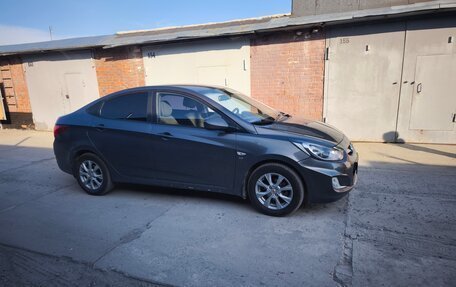 Hyundai Solaris II рестайлинг, 2011 год, 820 000 рублей, 2 фотография