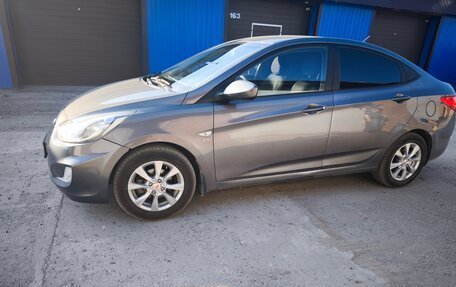 Hyundai Solaris II рестайлинг, 2011 год, 820 000 рублей, 4 фотография