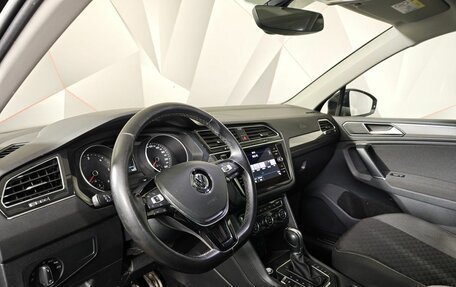 Volkswagen Tiguan II, 2018 год, 2 643 000 рублей, 19 фотография