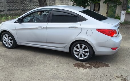 Hyundai Solaris II рестайлинг, 2013 год, 800 000 рублей, 4 фотография