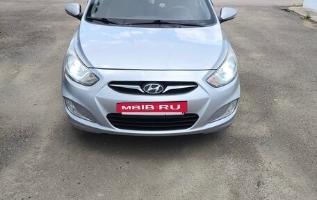 Hyundai Solaris II рестайлинг, 2013 год, 800 000 рублей, 2 фотография