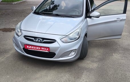 Hyundai Solaris II рестайлинг, 2013 год, 800 000 рублей, 10 фотография