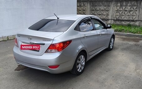 Hyundai Solaris II рестайлинг, 2013 год, 800 000 рублей, 5 фотография