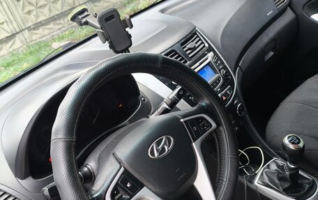 Hyundai Solaris II рестайлинг, 2013 год, 800 000 рублей, 15 фотография