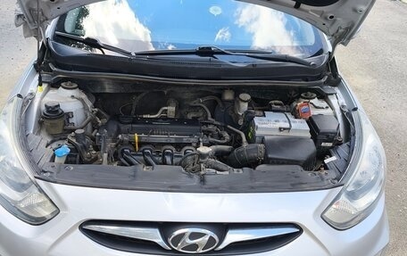 Hyundai Solaris II рестайлинг, 2013 год, 800 000 рублей, 24 фотография