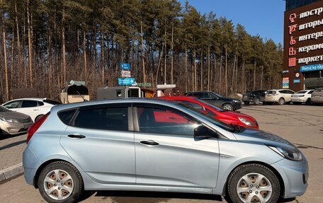 Hyundai Solaris II рестайлинг, 2011 год, 530 000 рублей, 2 фотография