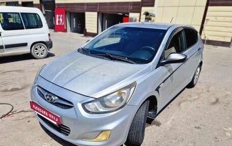 Hyundai Solaris II рестайлинг, 2012 год, 710 000 рублей, 3 фотография