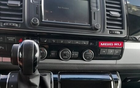 Volkswagen Caravelle T6 рестайлинг, 2018 год, 3 800 000 рублей, 9 фотография