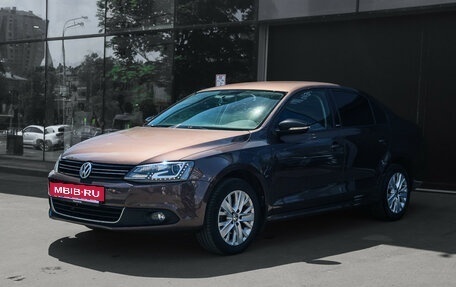 Volkswagen Jetta VI, 2014 год, 930 000 рублей, 2 фотография
