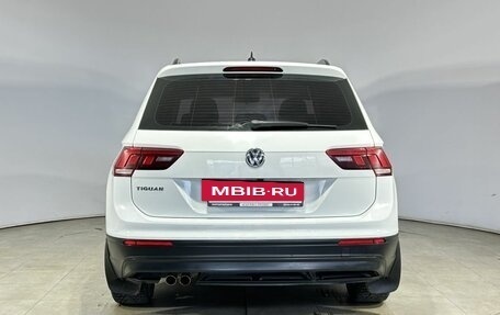 Volkswagen Tiguan II, 2018 год, 1 790 000 рублей, 9 фотография