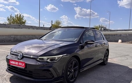 Volkswagen Golf VIII, 2021 год, 2 380 000 рублей, 1 фотография