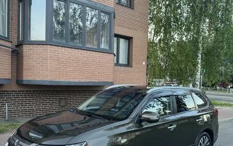 Mitsubishi Outlander III рестайлинг 3, 2019 год, 1 940 000 рублей, 1 фотография