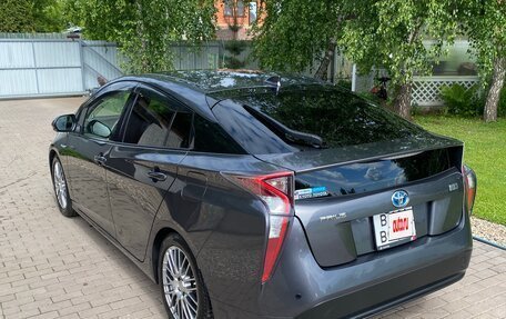 Toyota Prius IV XW50, 2018 год, 2 150 000 рублей, 5 фотография