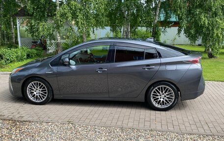 Toyota Prius IV XW50, 2018 год, 2 150 000 рублей, 4 фотография