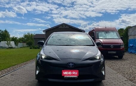 Toyota Prius IV XW50, 2018 год, 2 150 000 рублей, 3 фотография